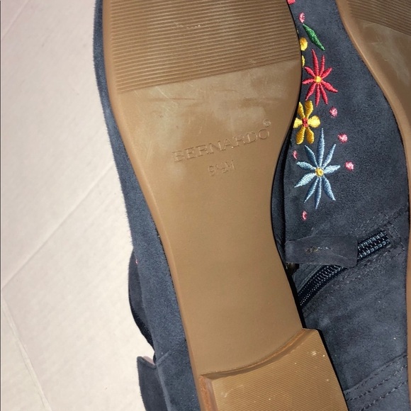 𝅺Bernardo Francine blue suede floral boots 9.5 - Picture 5 of 5
